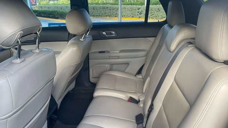 Ford Explorer • 2012 • 150,000 mi 10