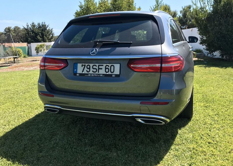 Mercedes-Benz E-320 • 2016 • 89,999 km 3