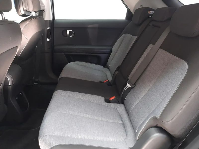 Hyundai Ioniq Electric • 2023 • 15,000 km 12