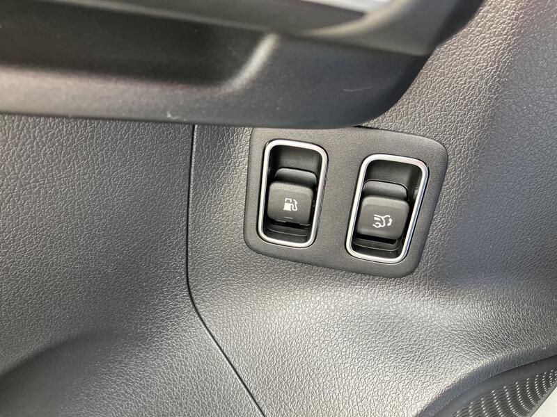 Mercedes-Benz GLA • 2022 • 12,076 km 25