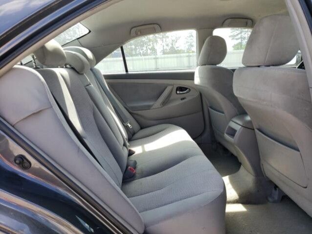 Toyota Camry • 2010 • 2 km 5