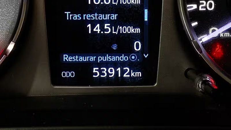 Toyota Hilux • 2022 • 53,912 km 11