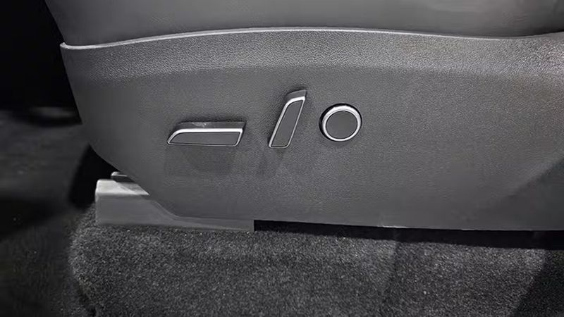 Tesla Model Y • 2024 • 16,942 km 16