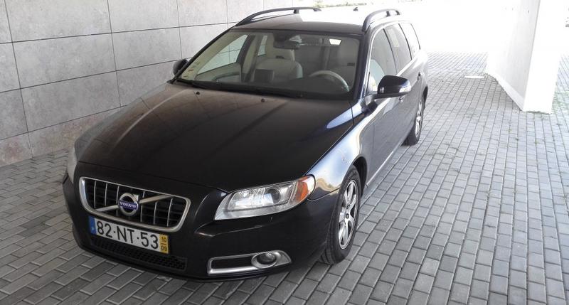 Volvo V70 • 2010 • 75,215 km 1