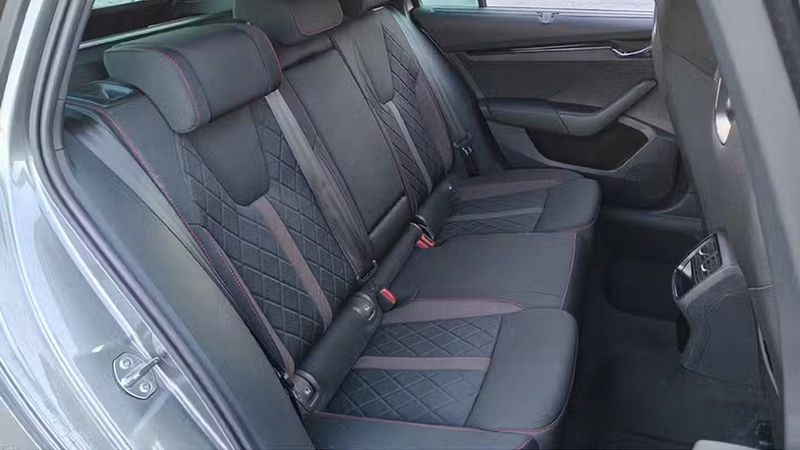 Škoda Octavia • 2023 • 72,167 km 9