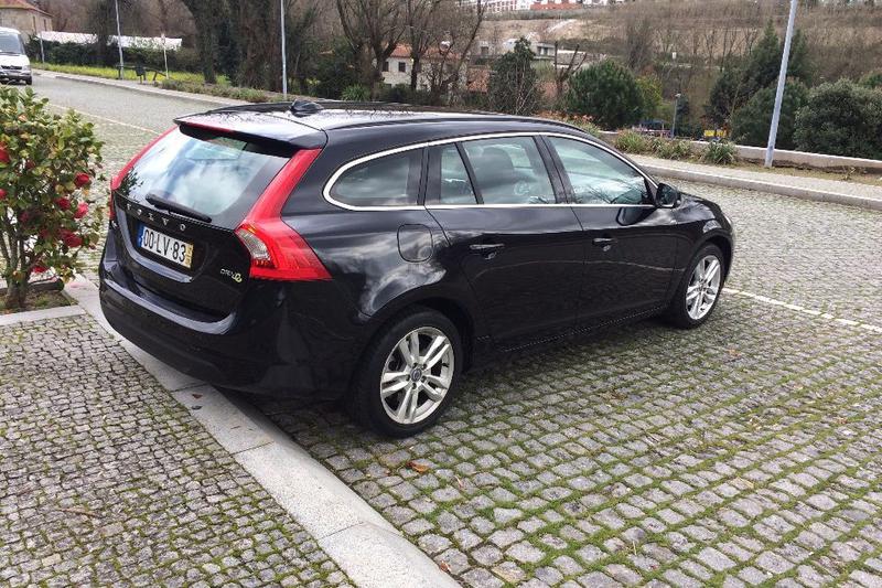 Volvo V60 • 2010 • 62,318 km 1