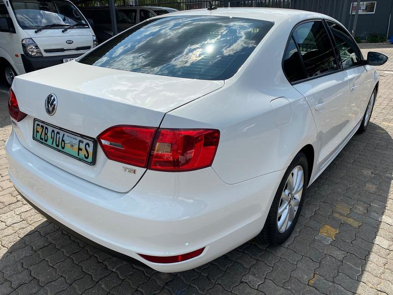 Volkswagen Jetta • 2017 • 140 km 4