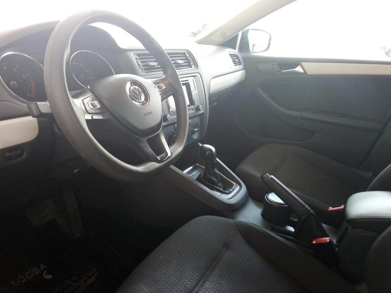 Volkswagen Jetta • 2017 • 63,000 km 13