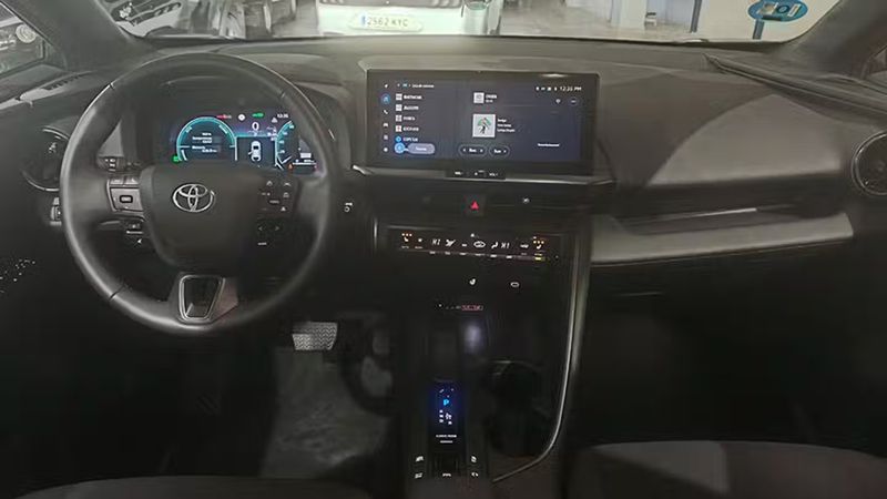 Toyota C-HR • 2024 • 7,811 km 6