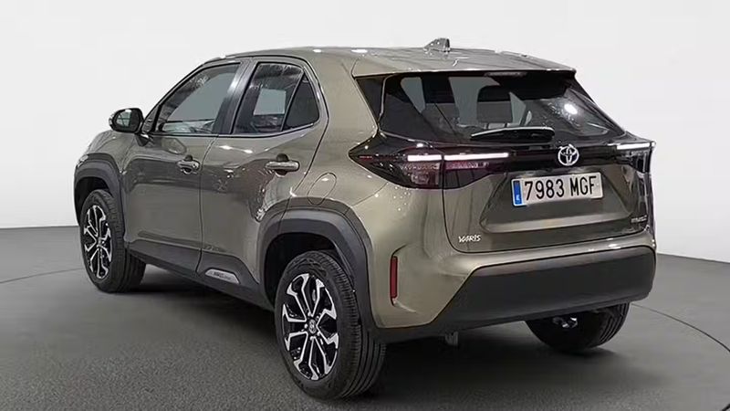 Toyota Yaris • 2023 • 8,944 km 7