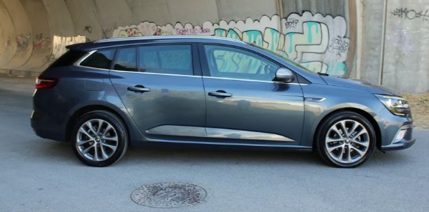 Renault Mégane • 2021 • 54,000 km 3