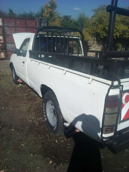 Nissan Pickup • 2005 • 2 km 5