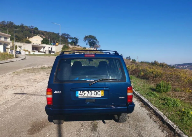 Jeep Cherokee • 2000 • 175,142 km 2