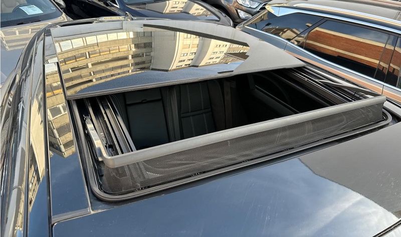 Land Rover Range Rover • 2018 • 70,000 km 2