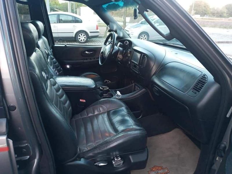 Ford F-150 • 2003 • 92,000 km 5