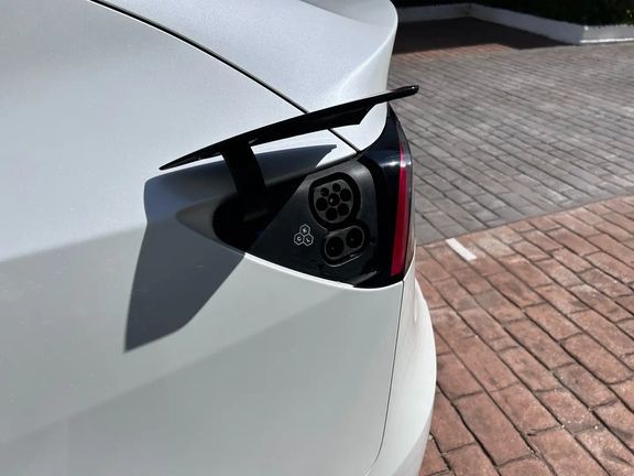 Tesla Model Y • 2023 • 57,000 km 2