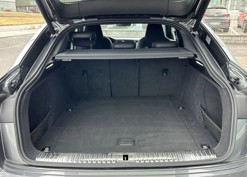 Audi e-tron • 2020 • 102,900 km 6