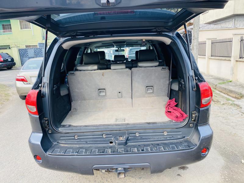 Toyota Sequoia • 2009 • 31,448 km 6