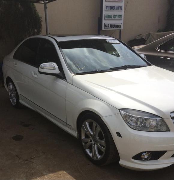 Mercedes-Benz 200 - 300 • 2009 • 160,000 km 1
