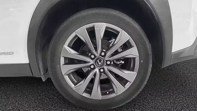 Lexus UX • 2020 • 76,543 km 2