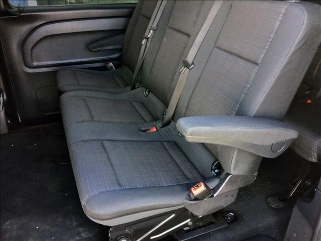 Mercedes-Benz 115 • 2016 • 192,500 km 10