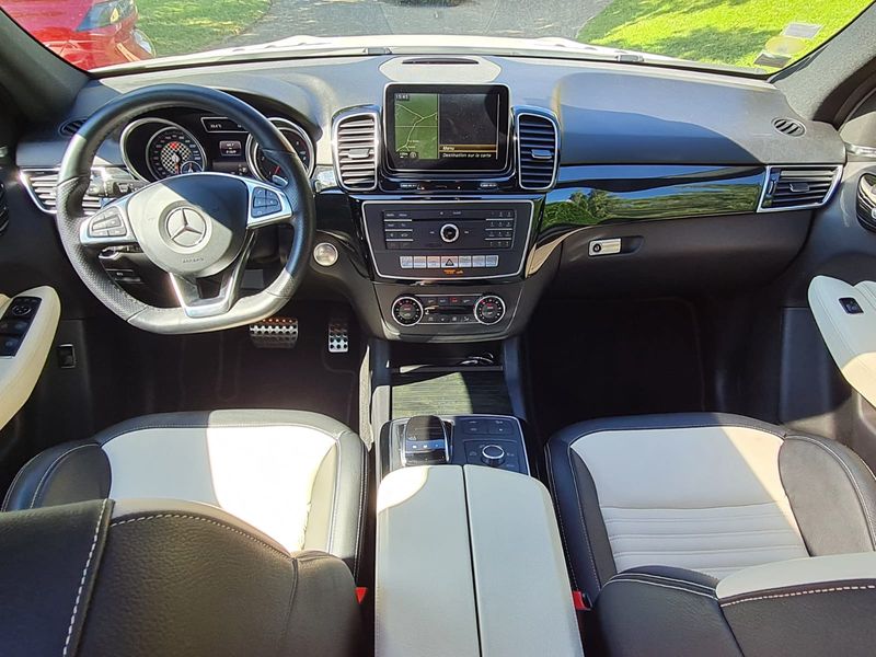 Mercedes-Benz GLE-Class • 2016 • 52,000 km 5