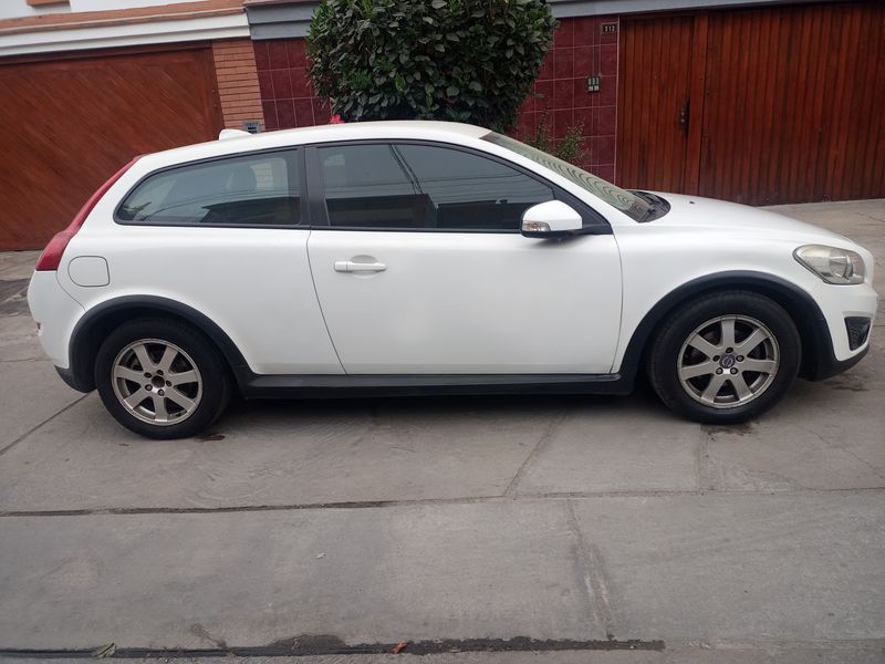 Volvo C30 • 2012 • 96,000 km 2