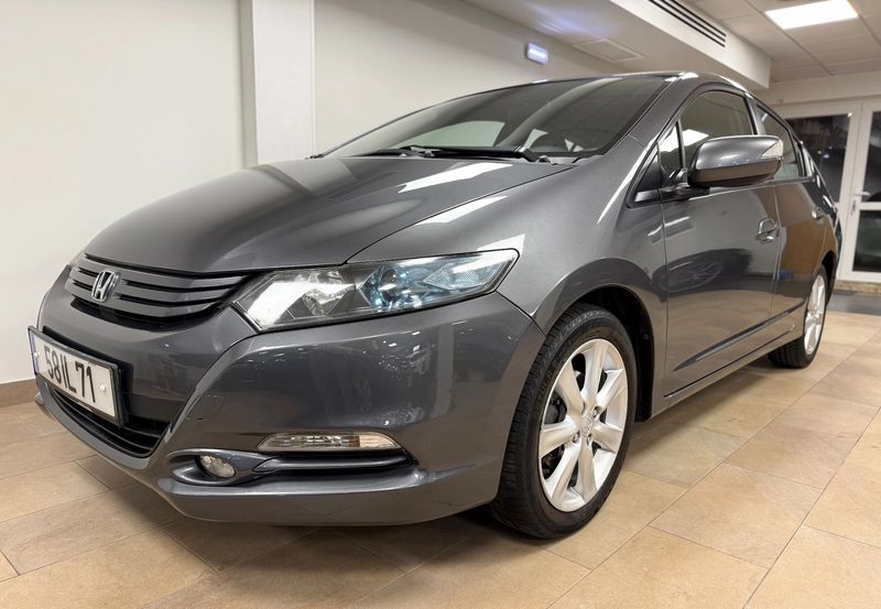 Honda Insight • 2009 • 144,912 km 4