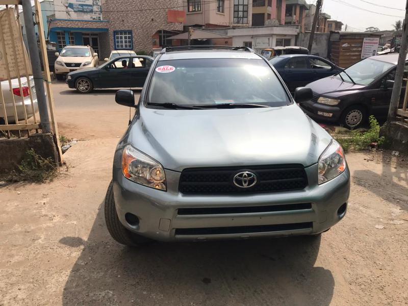 Toyota RAV4 • 2007 • 14,374 km 2