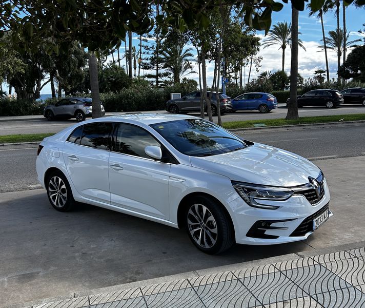 Renault Mégane • 2022 • 23,680 km 3