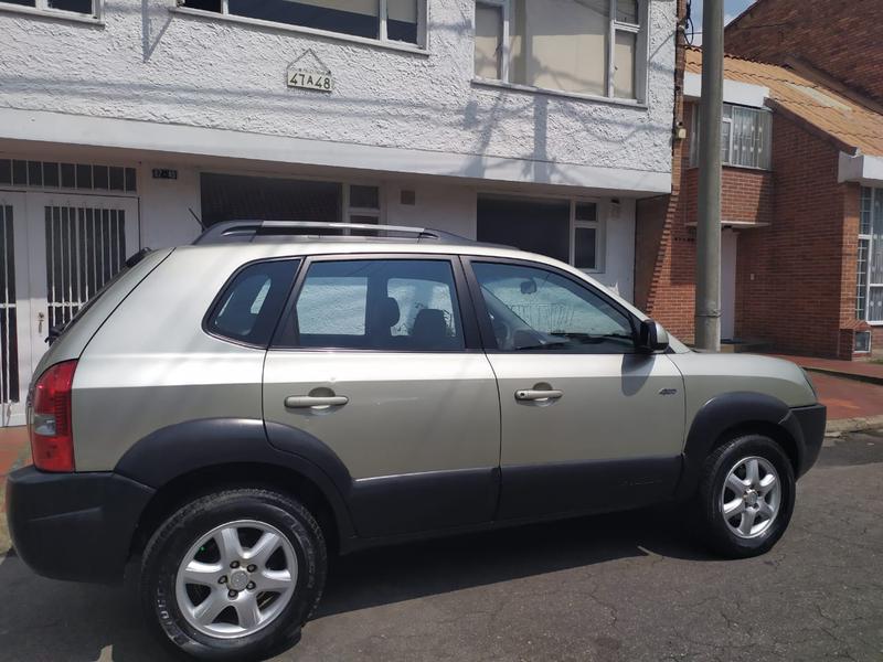 Hyundai Tucson • 2006 • 156,000 km 3