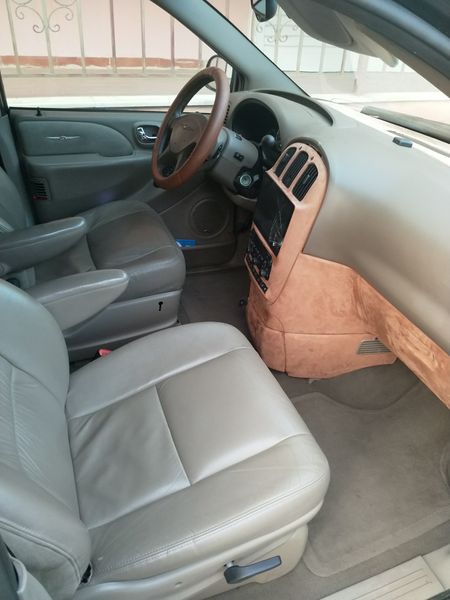 Chrysler Grand Voyager • 2001 • 221,524 km 2