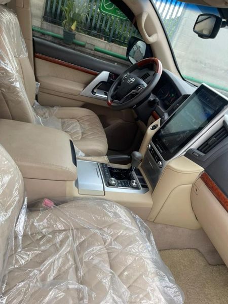 Toyota Land Cruiser • 2020 • 3 km 3