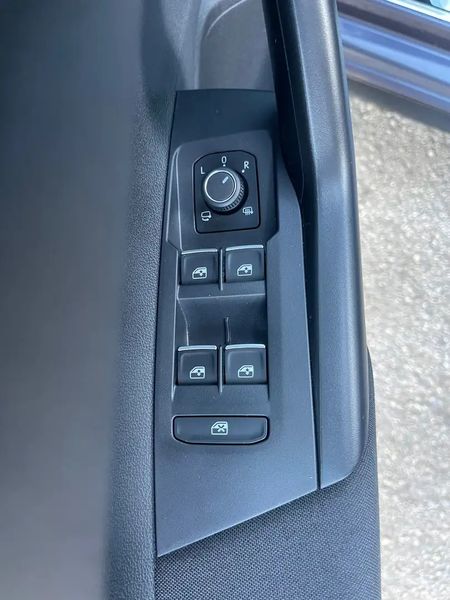 Volkswagen Polo • 2024 • 37,850 km 8