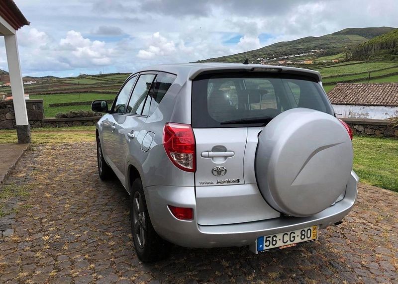 Toyota RAV4 • 2006 • 159,999 km 2