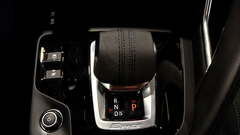 Jaguar E-PACE • 2021 • 32,978 km 3