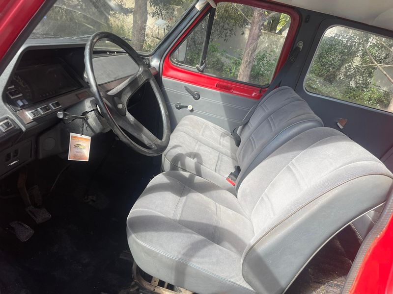Ford Transit Van • 1983 • 90,000 km 4