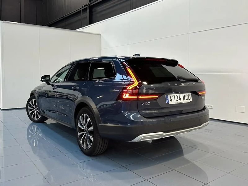 Volvo V90 Cross Country • 2022 • 35,000 km 2