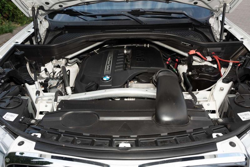 BMW X5 • 2014 • 189,000 km 4