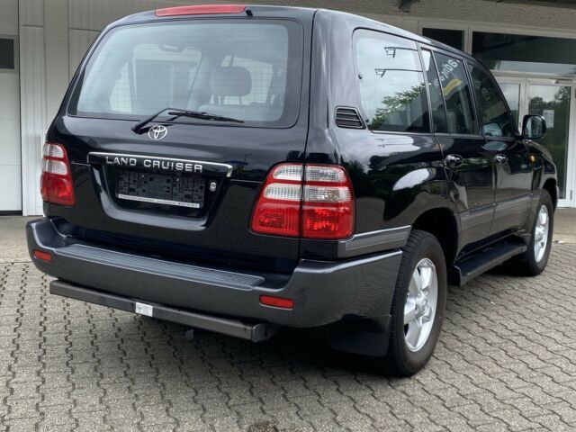 Toyota Land Cruiser • 2004 • 135,815 km 4