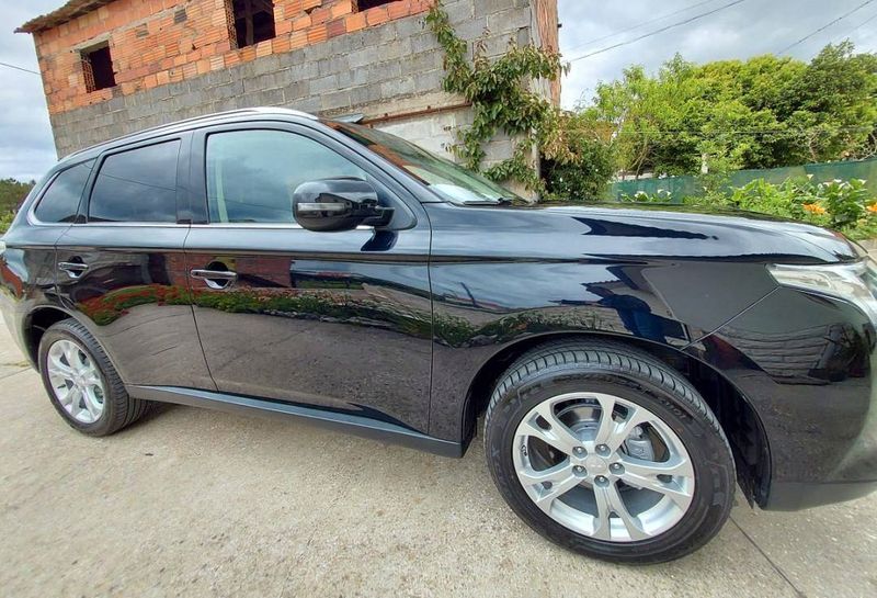 Mitsubishi Outlander • 2015 • 169,999 km 9
