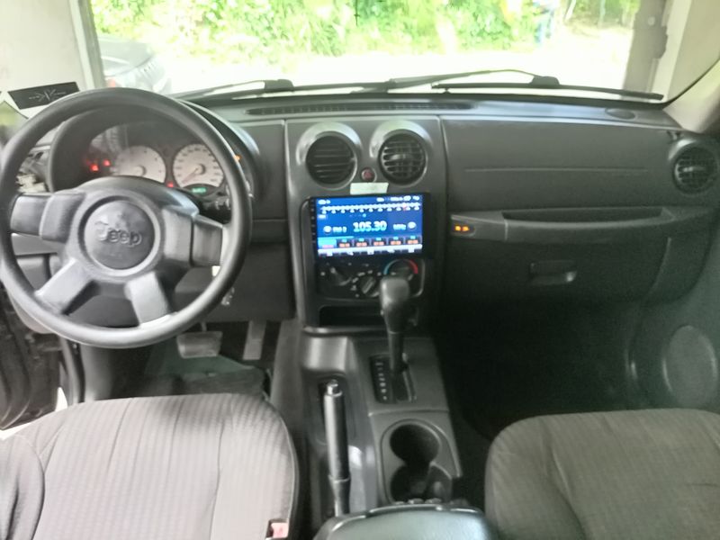 Jeep Liberty • 2004 • 176,000 km 6