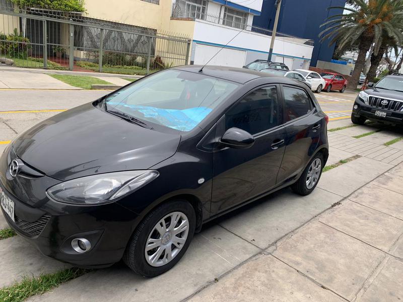 Mazda 2 • 2011 • 46,600 km 1