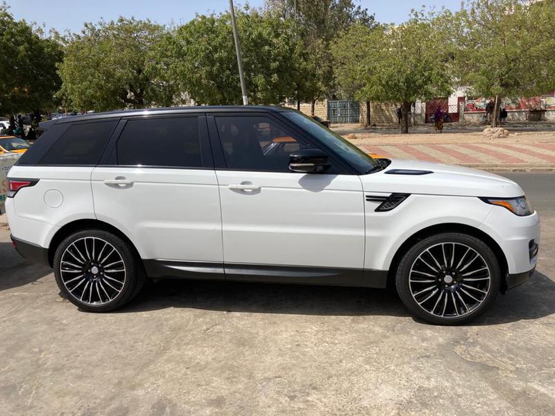 Land Rover Range Rover Sport • 2018 • 93,000 km 2