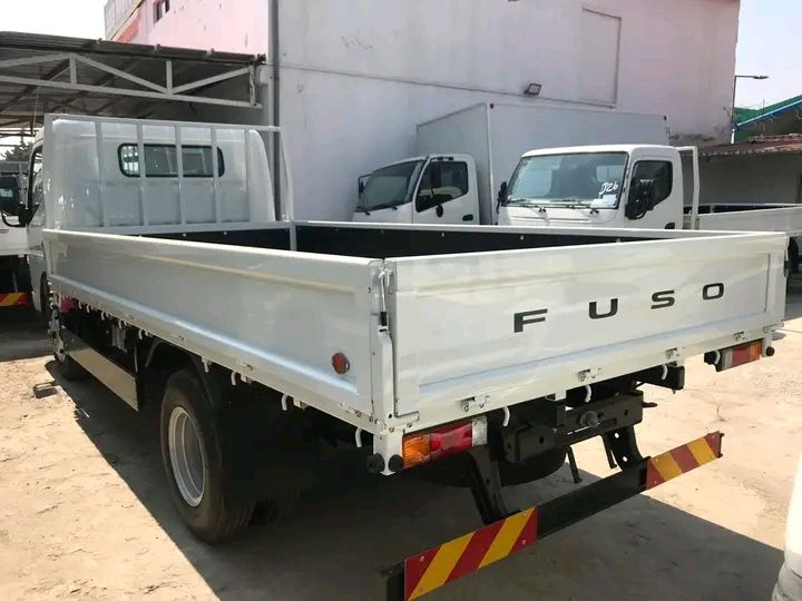Mitsubishi Fuso canter • 2021 • 50 km 3