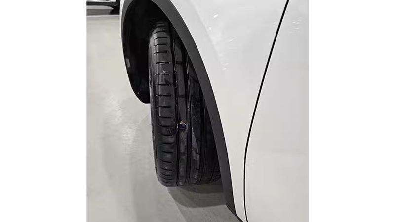 Tesla Model Y • 2024 • 7,925 km 25