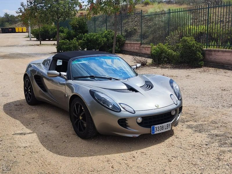 Lotus Elise • 2004 • 100,000 km 1