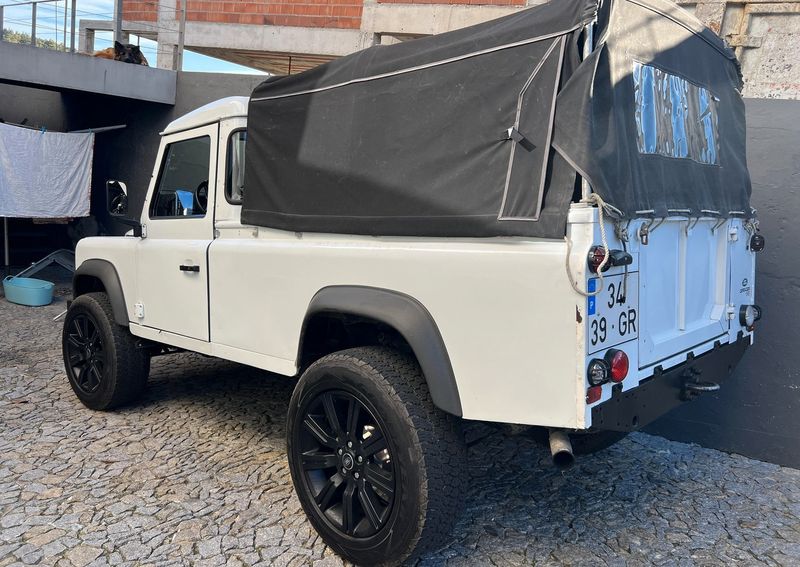 Land Rover Defender • 1996 • 170,000 km 2