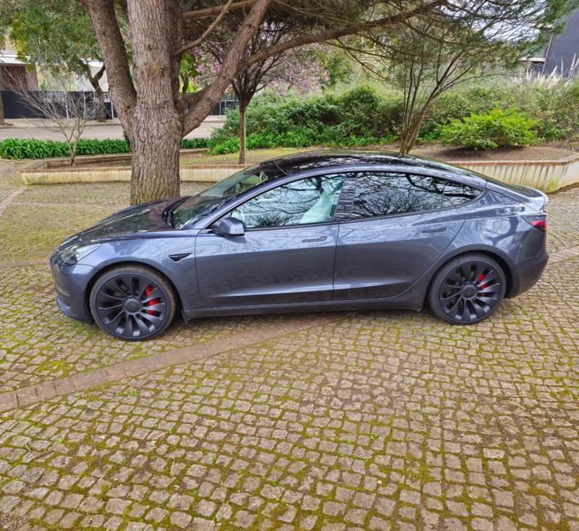 Tesla Model 3 • 2022 • 30,100 km 1
