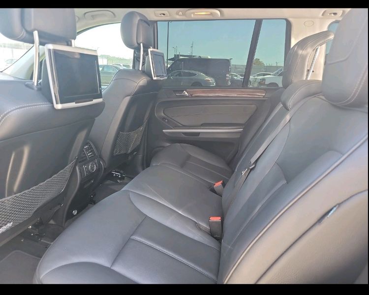 Mercedes-Benz GL • 2012 • 230,000 km 13